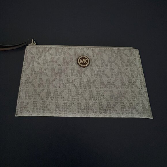 Michael Kors Large white and tan wristlet - Picture 1 of 3